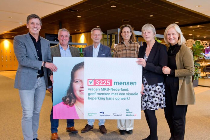 Organisaties roepen werkgevers op: geef mensen met een visuele beperking een kans op werk