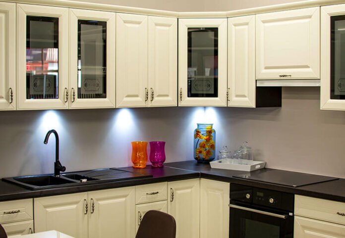 Veel opbergruimte dankzij prachtige wandkasten in je keuken!